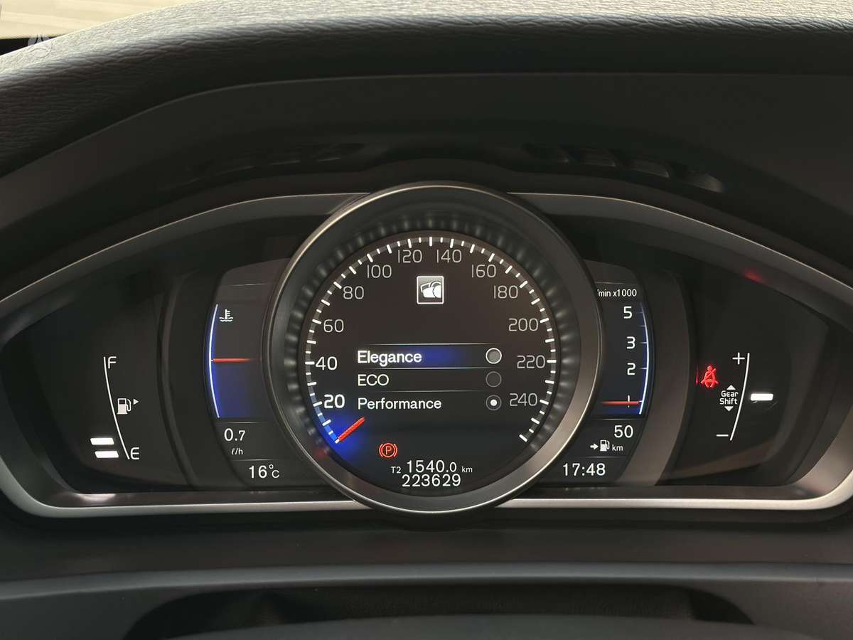 Volvo V40, 2.0 l., Хэтчбек