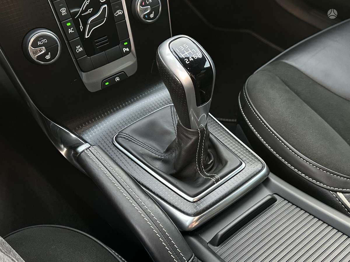 Volvo V40, 2.0 l., Хэтчбек