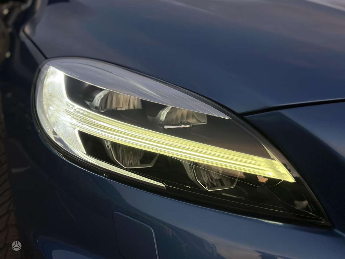 Volvo V40, 2.0 l., hatchback