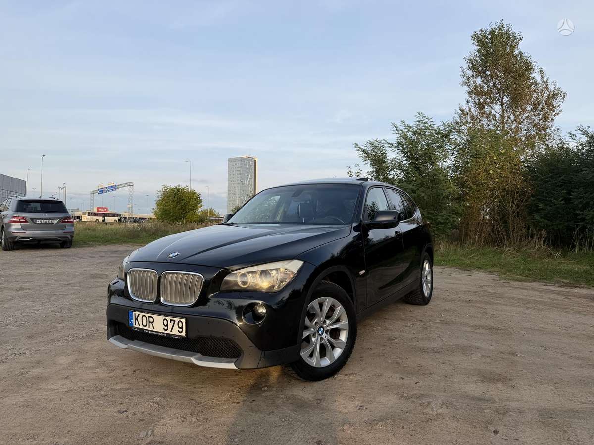 BMW X1, 2.0 l., off-road / crossover