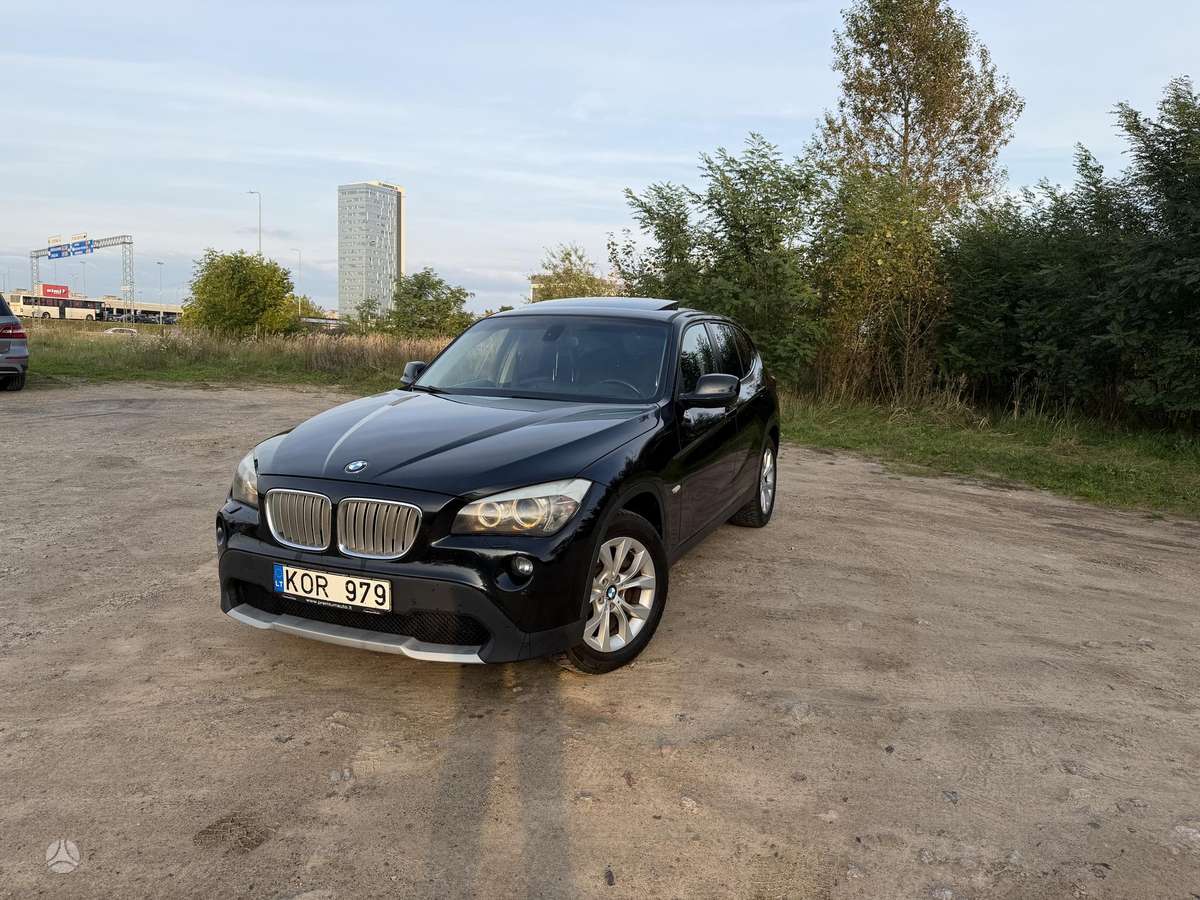 BMW X1, 2.0 l., off-road / crossover
