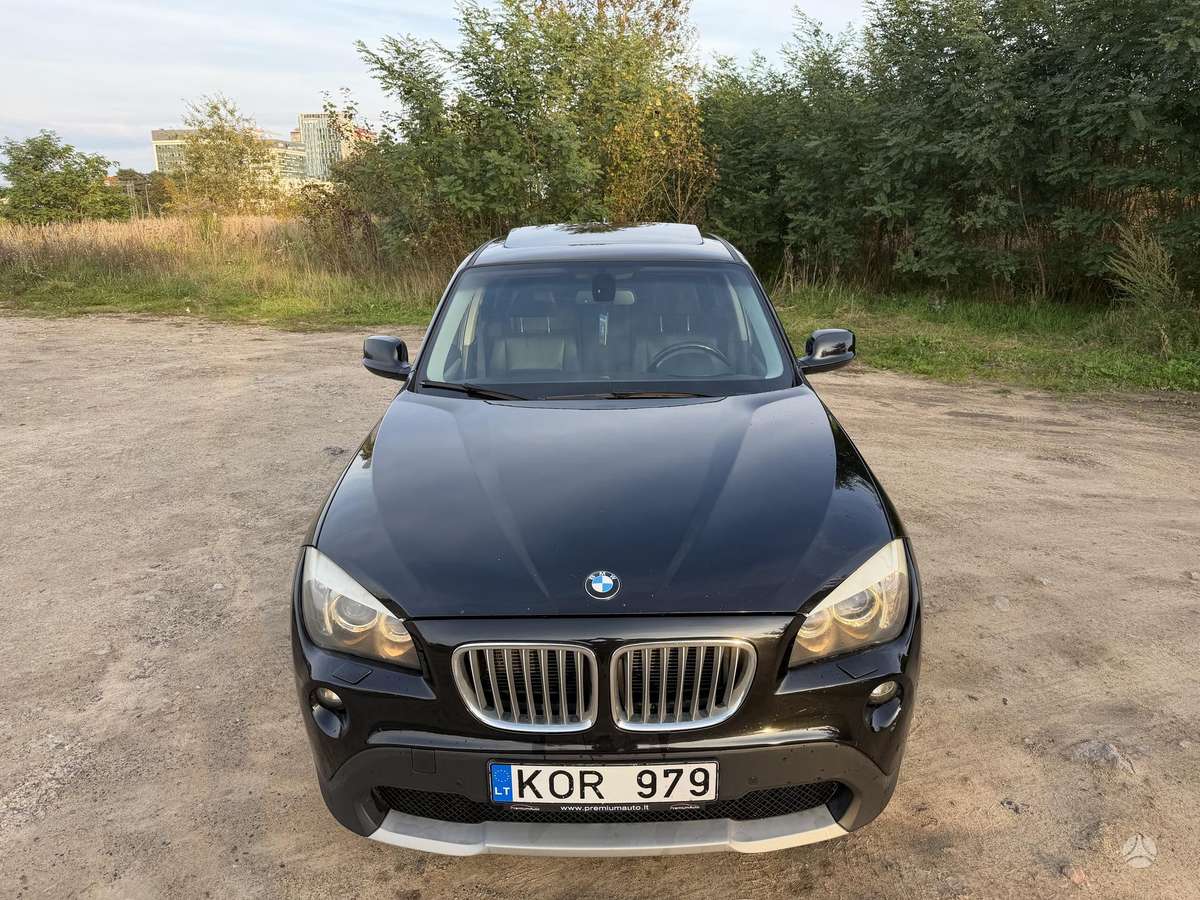 BMW X1, 2.0 l., off-road / crossover