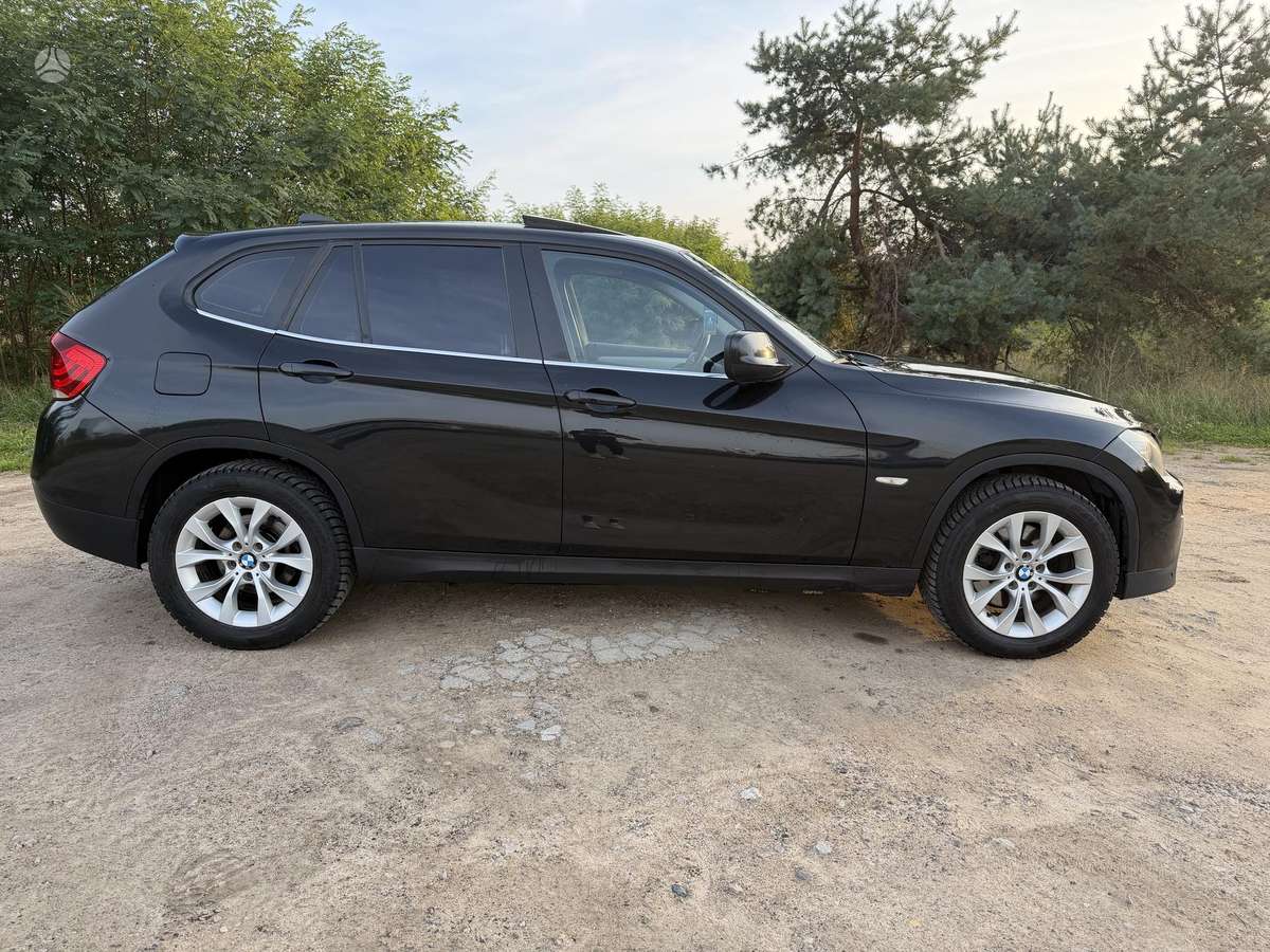 BMW X1, 2.0 l., off-road / crossover