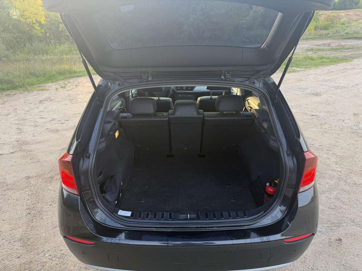 BMW X1, 2.0 l., off-road / crossover