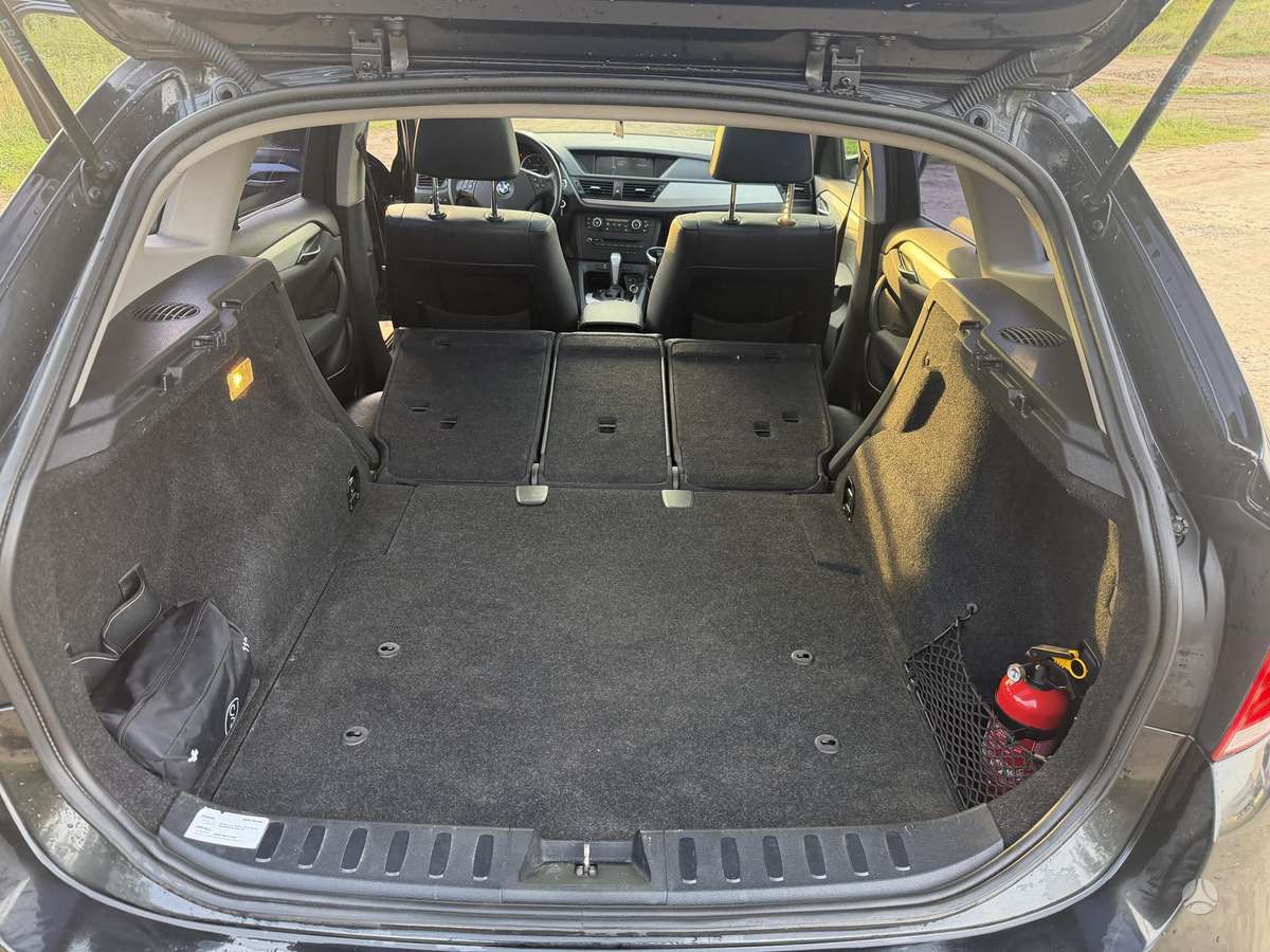 BMW X1, 2.0 l., off-road / crossover