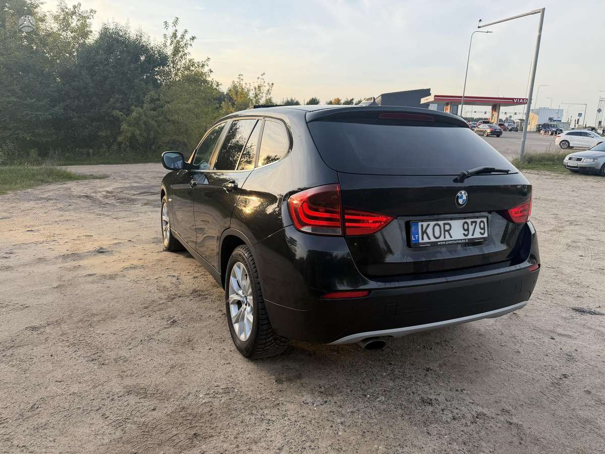 BMW X1, 2.0 l., off-road / crossover