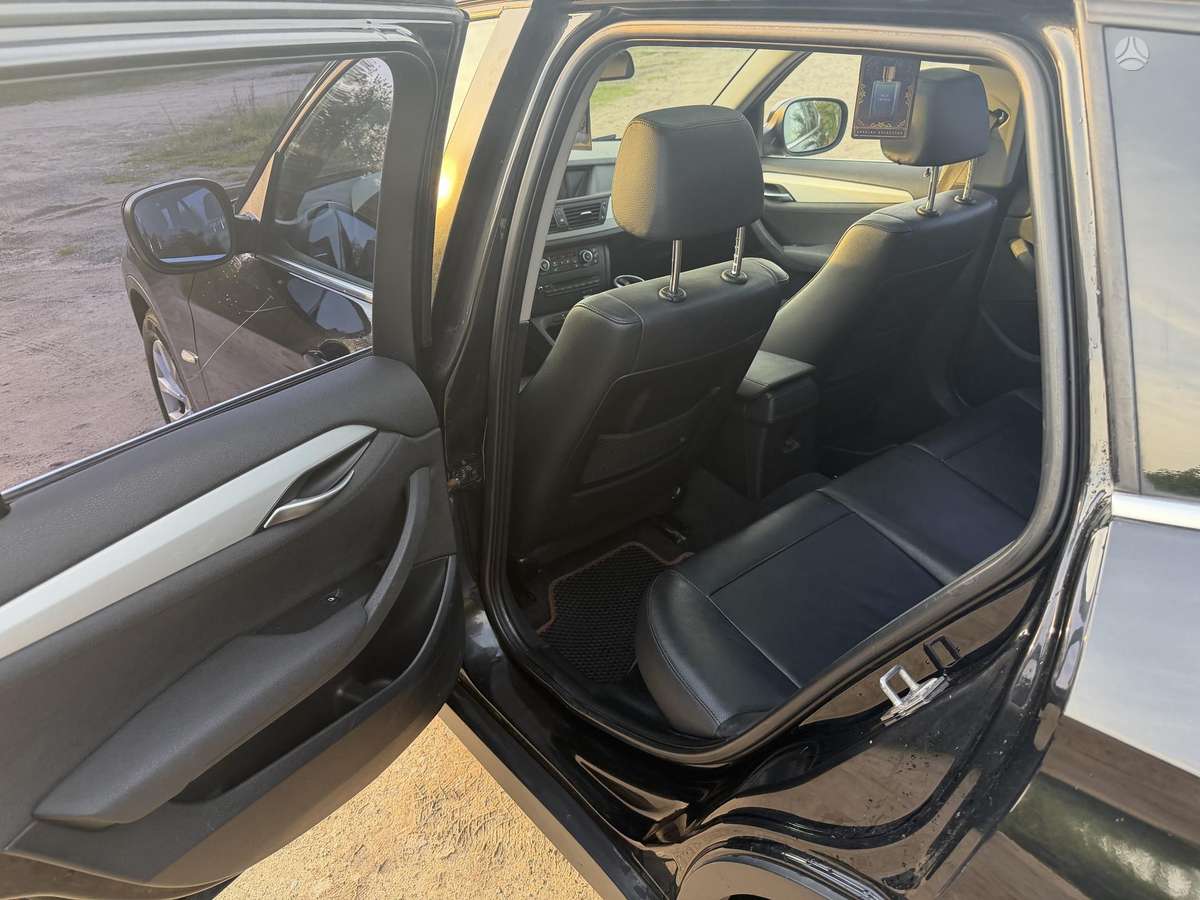 BMW X1, 2.0 l., off-road / crossover