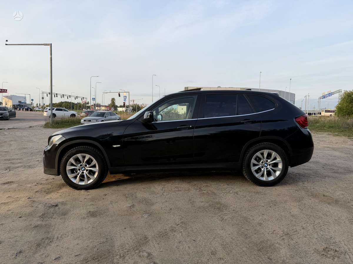 BMW X1, 2.0 l., off-road / crossover