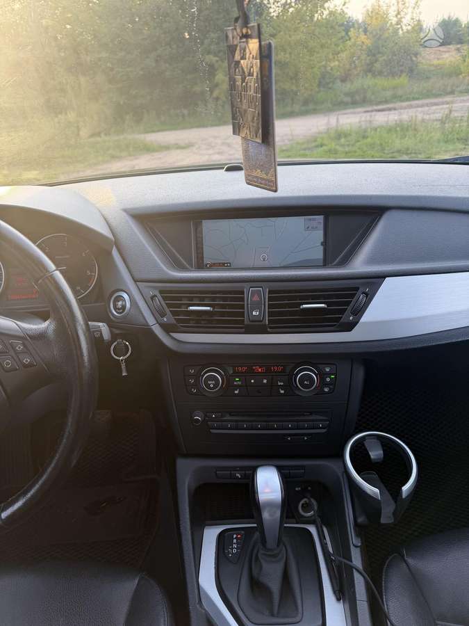 BMW X1, 2.0 l., off-road / crossover