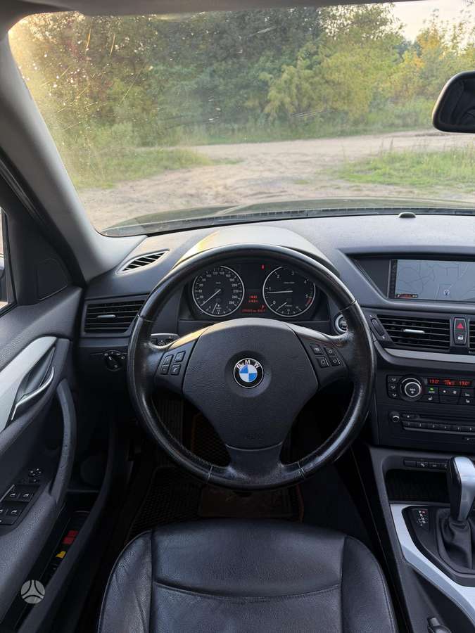 BMW X1, 2.0 l., off-road / crossover