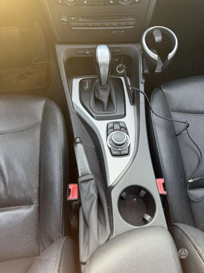 BMW X1, 2.0 l., off-road / crossover
