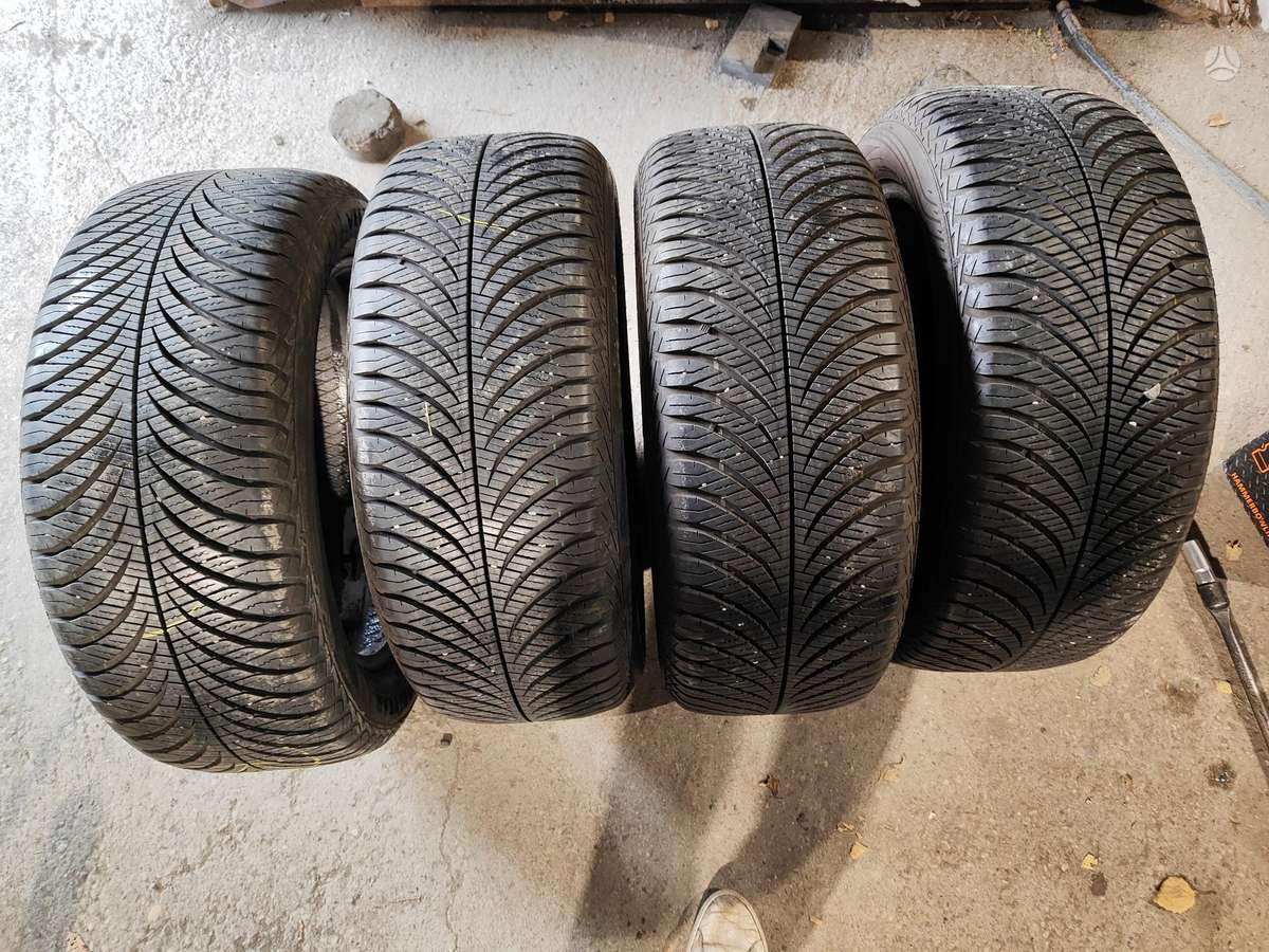 Goodyear, всесезонные 215/55 R17