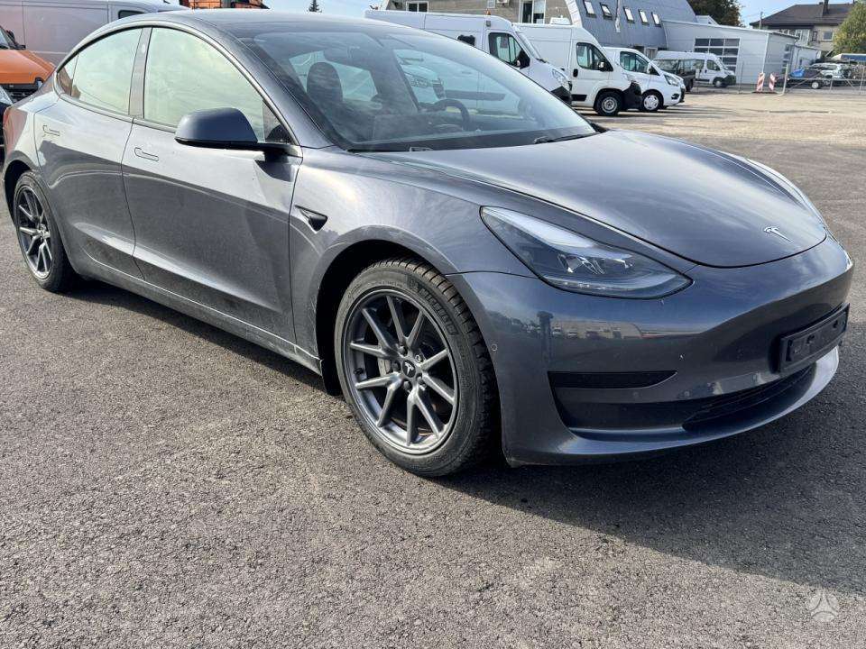 Tesla Model 3, 62 kWh, hatchback