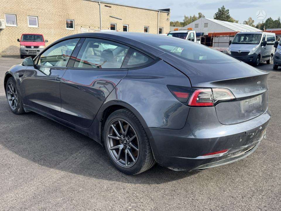 Tesla Model 3, 62 kWh, hatchback