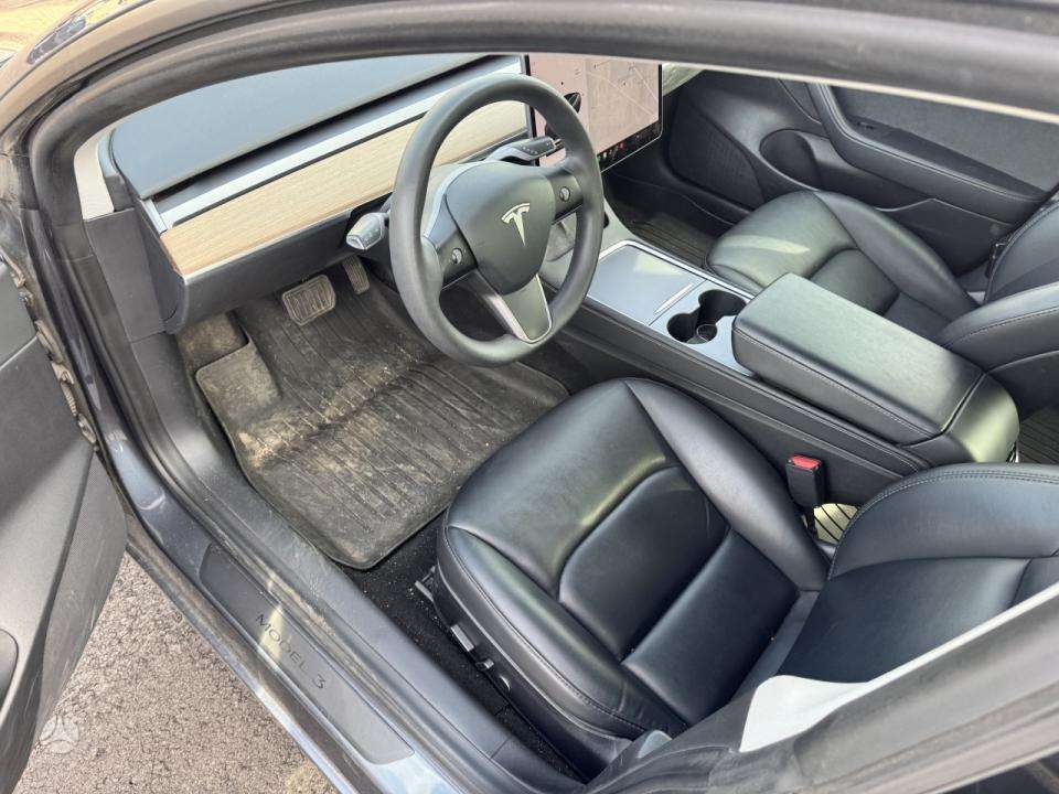 Tesla Model 3, 62 kWh, hatchback