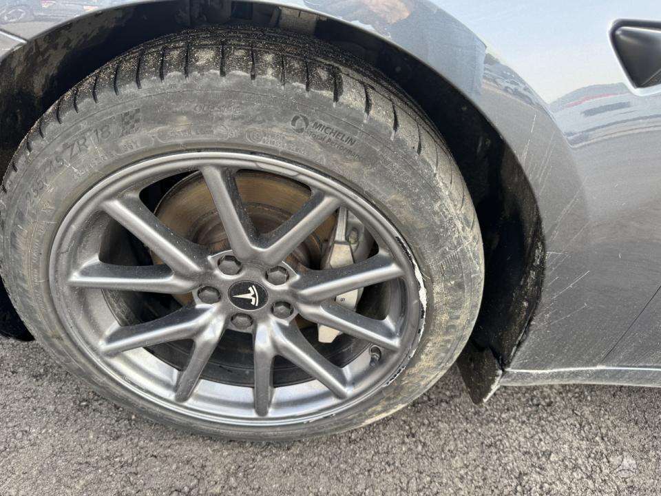 Tesla Model 3, 62 kWh, hatchback