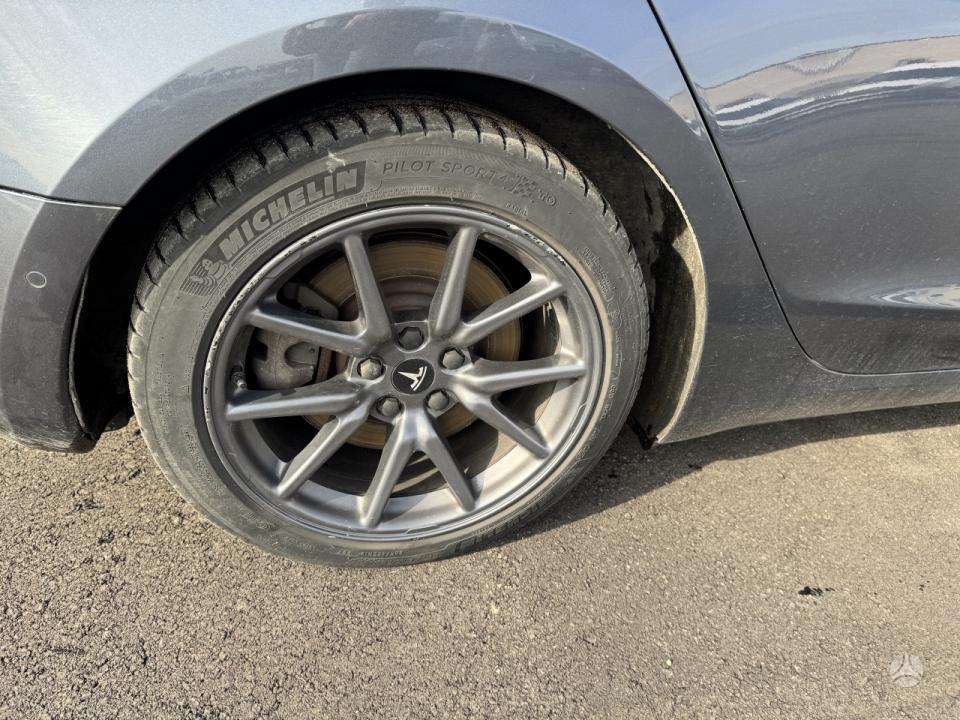 Tesla Model 3, 62 кВт·ч, Хэтчбек