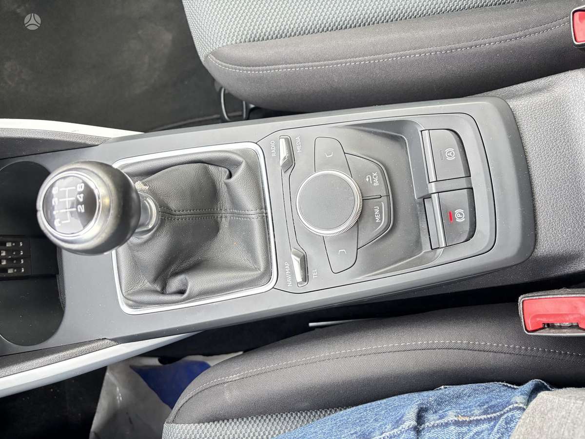 Audi Q2, 1.6 l., Хэтчбек