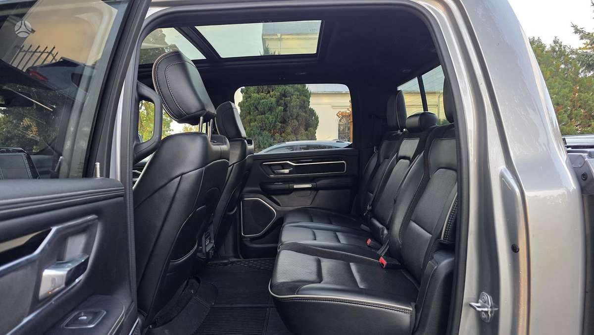 Dodge Ram, 5.7 l., off-road / crossover