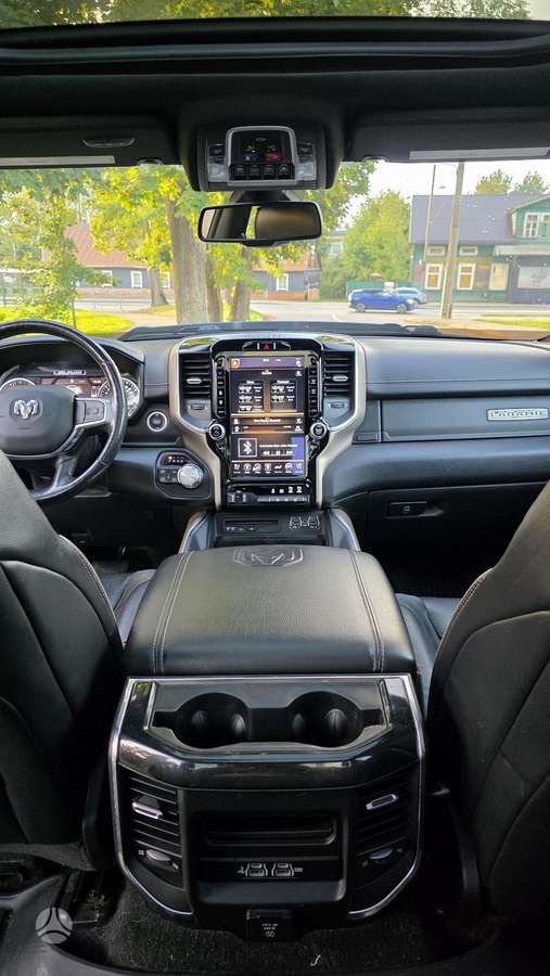 Dodge Ram, 5.7 l., off-road / crossover