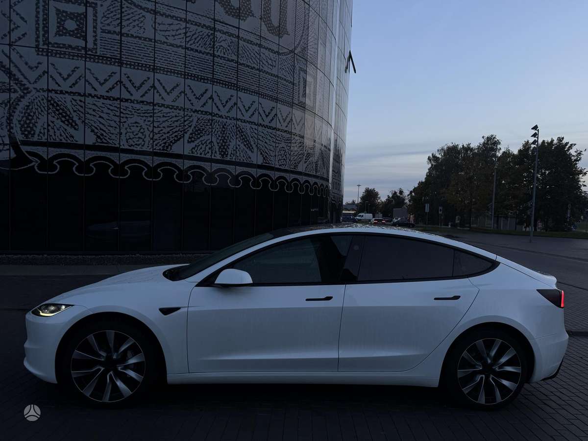 Tesla Model 3, 60 кВт·ч, Седан