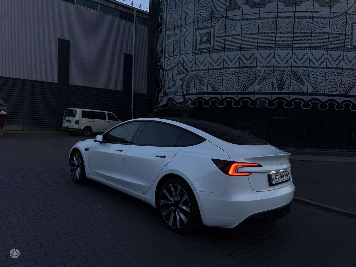 Tesla Model 3, 60 кВт·ч, Седан