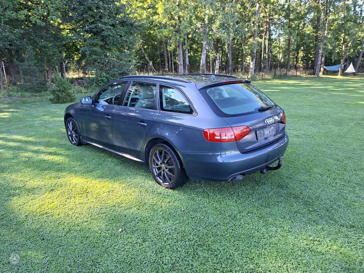 Audi A4, universalas