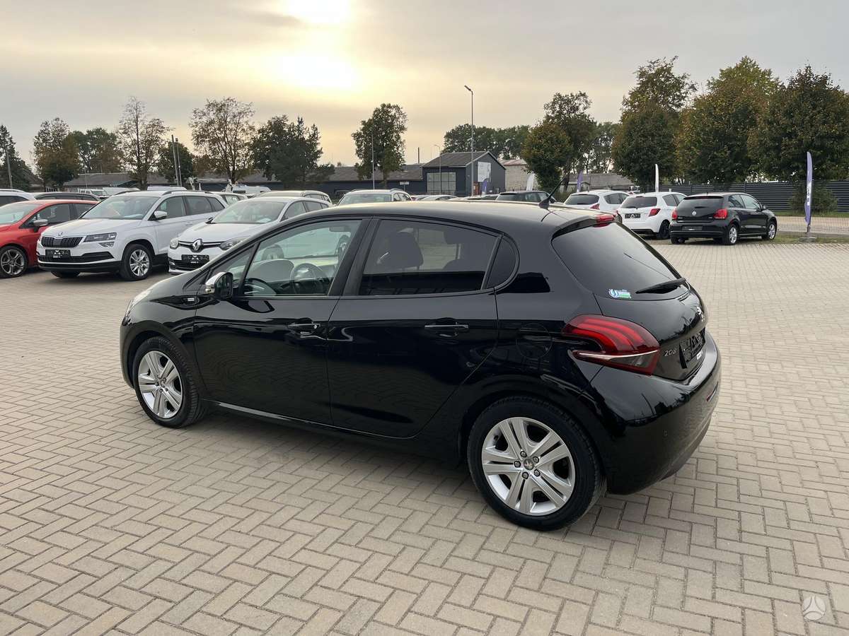 Peugeot 208, 1.2 l., Хэтчбек