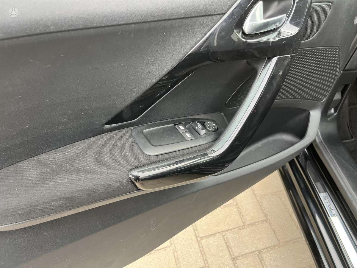 Peugeot 208, 1.2 l., Хэтчбек