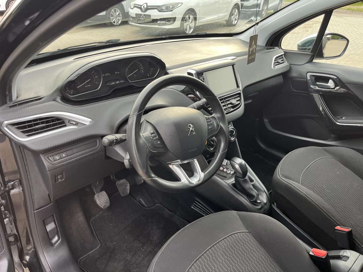 Peugeot 208, 1.2 l., Хэтчбек