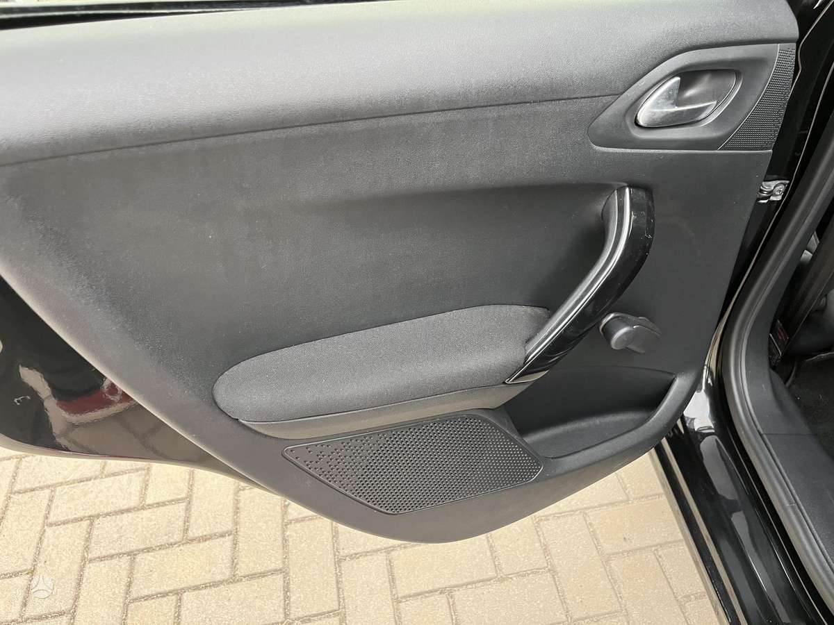 Peugeot 208, 1.2 l., Хэтчбек