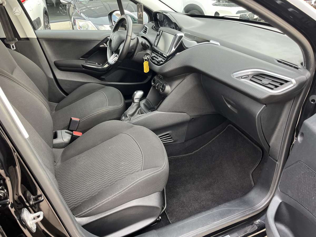 Peugeot 208, 1.2 l., Хэтчбек