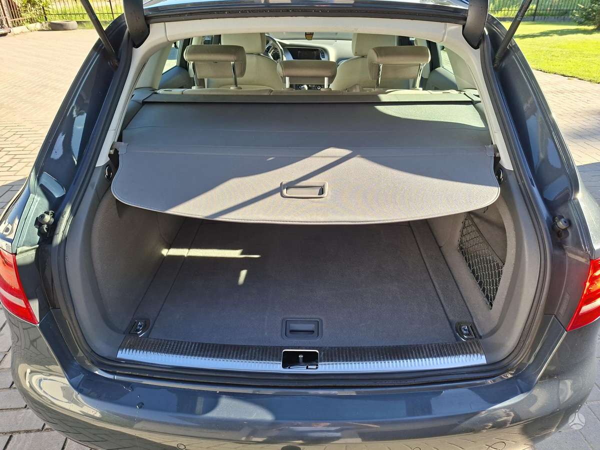 Audi A4, Универсал