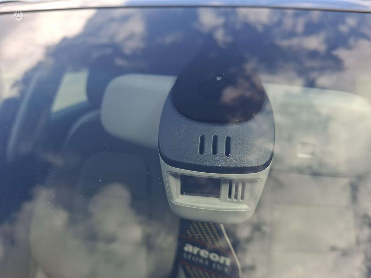 Audi A4, universalas