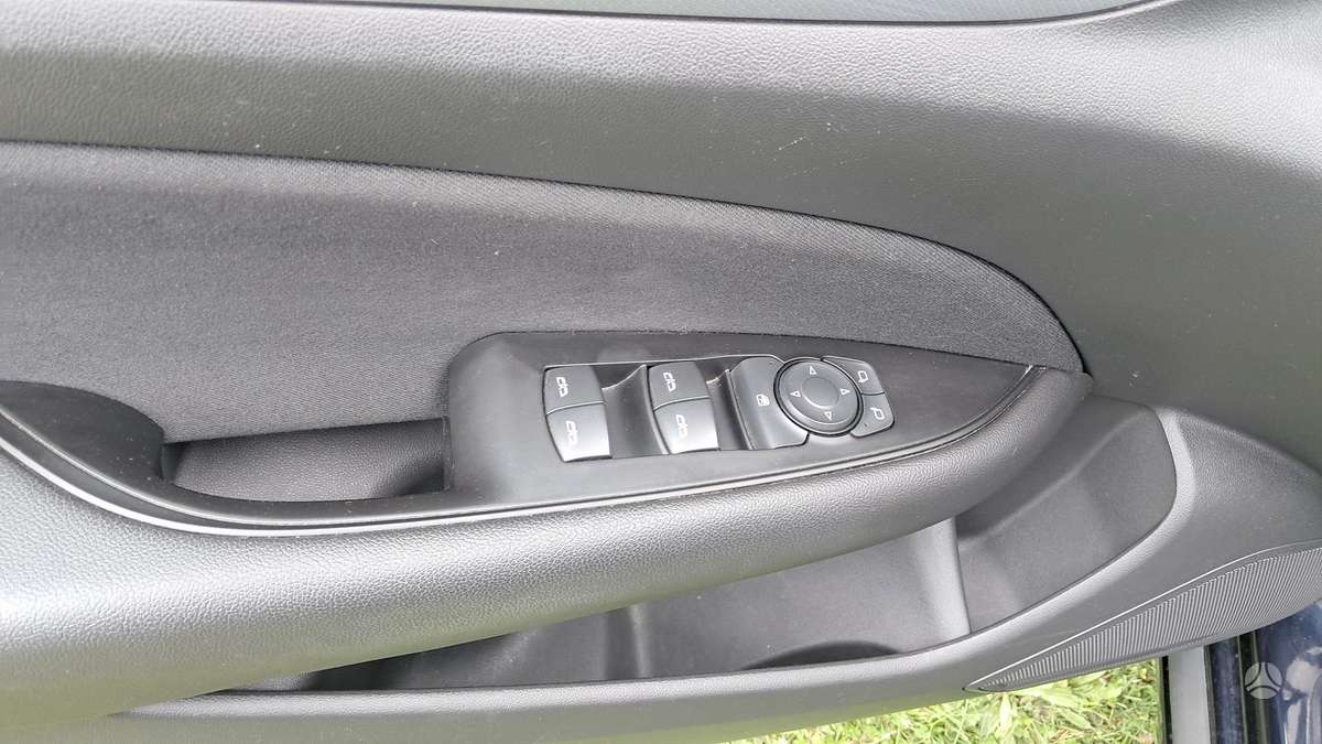 Opel Insignia, 1.5 l., Хэтчбек