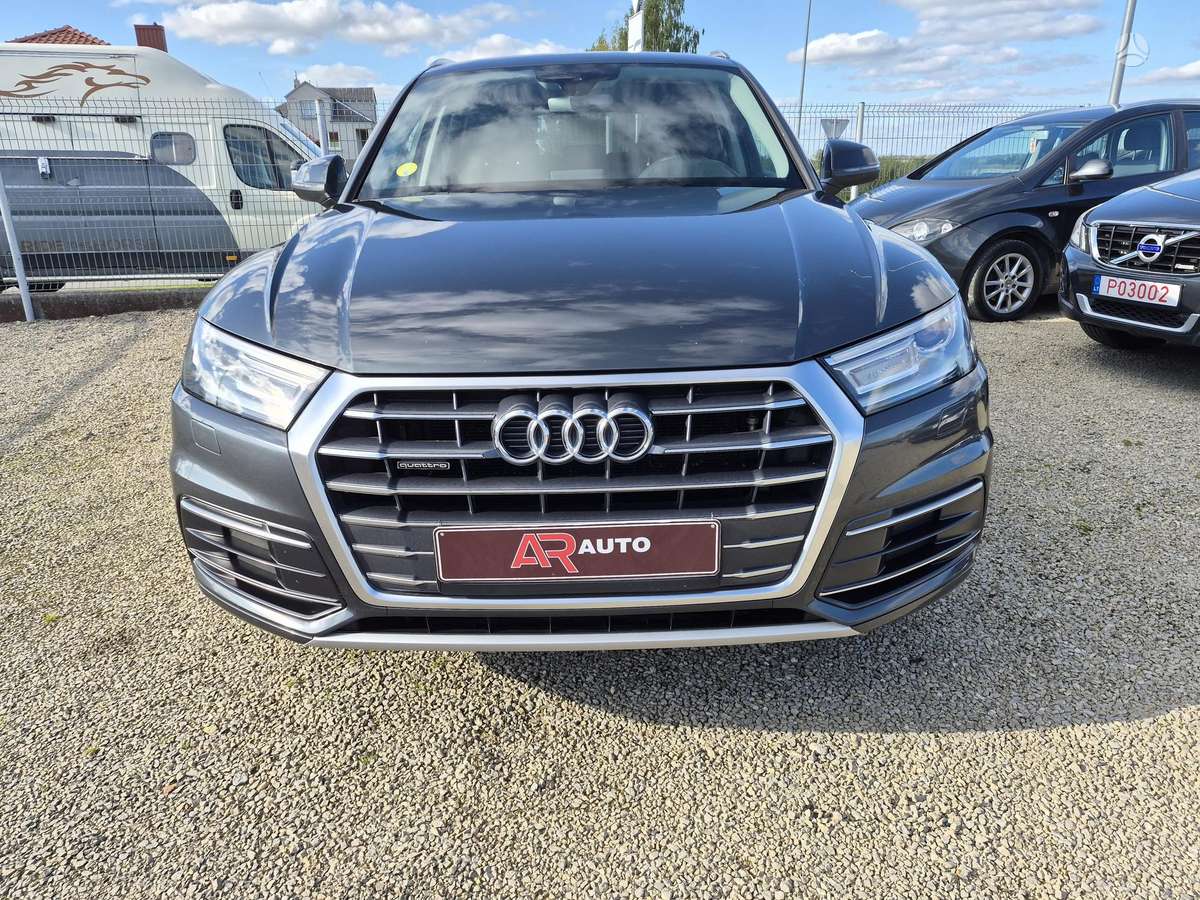Audi Q5, 2.0 l., off-road / crossover