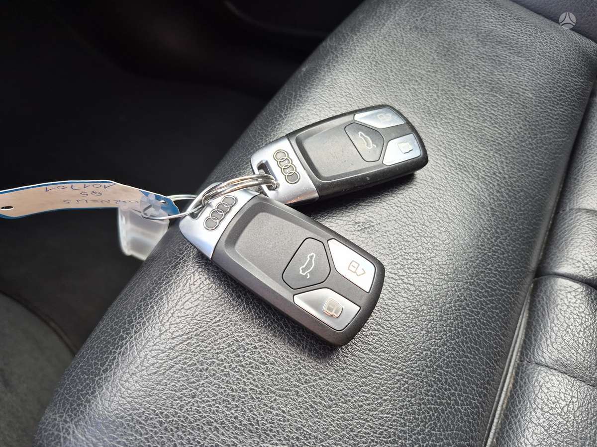 Audi Q5, 2.0 l., off-road / crossover