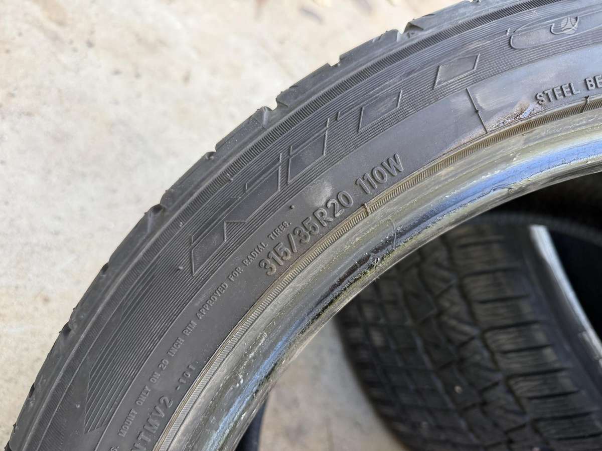 Nitto, universalios 275/40 R20
