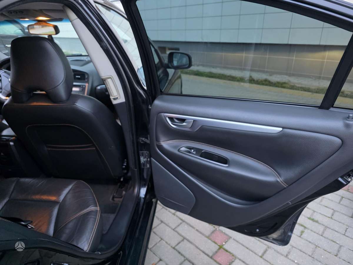 Volvo S60, 2.4 l., Седан
