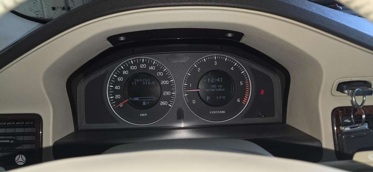 Volvo V70, 2.4 l., Седан