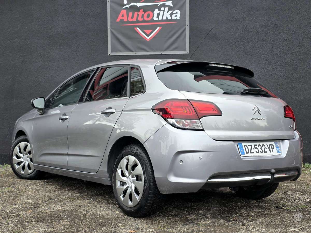 Citroen C4, 1.2 l., hatchback