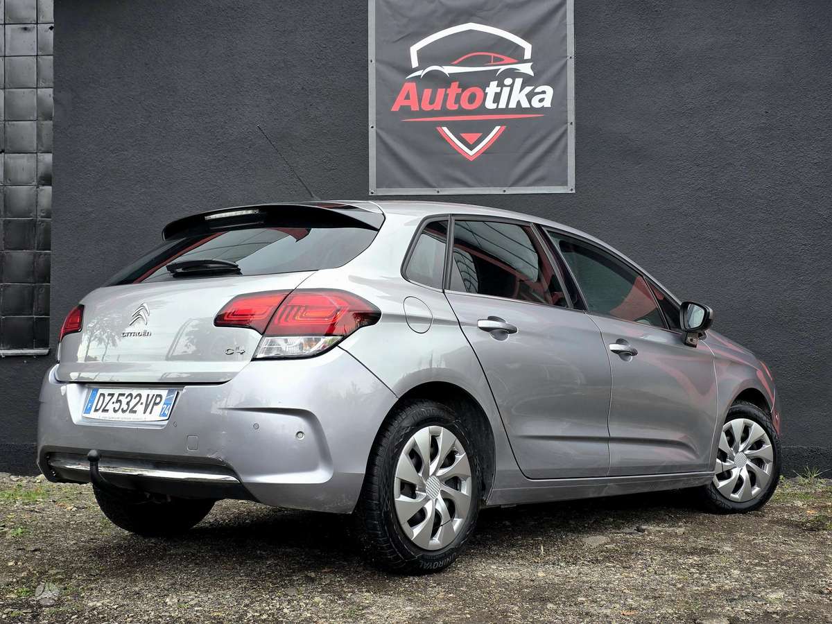 Citroen C4, 1.2 l., hatchback