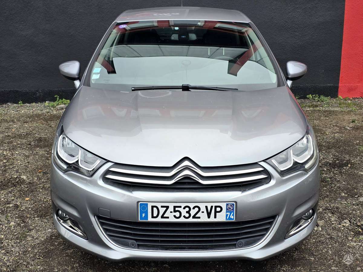 Citroen C4, 1.2 l., hatchback