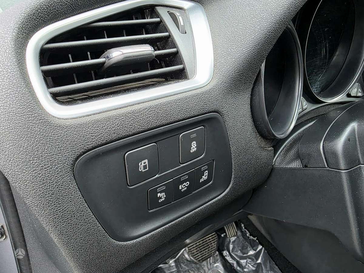 Citroen C4, 1.2 l., hatchback
