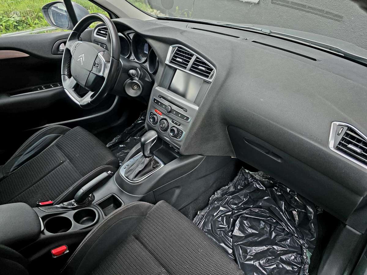 Citroen C4, 1.2 l., hatchback