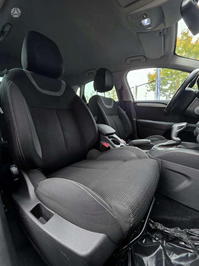 Citroen C4, 1.2 l., hatchback