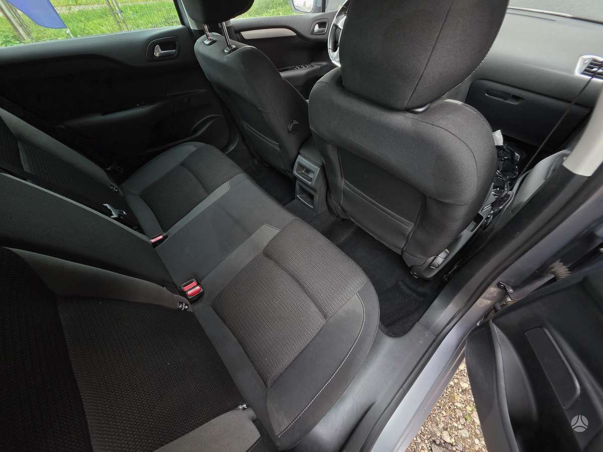 Citroen C4, 1.2 l., hatchback