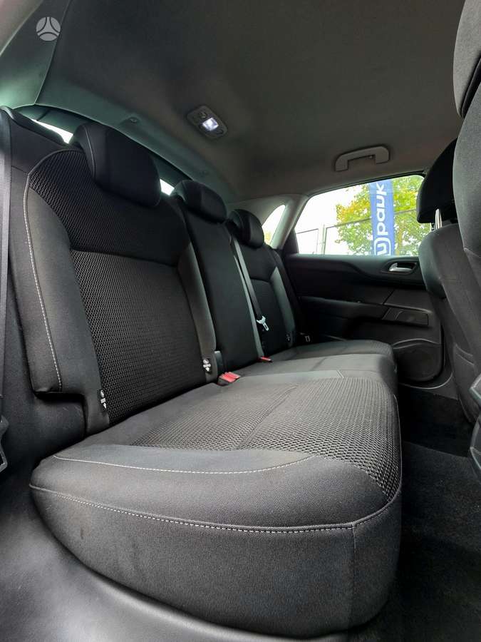 Citroen C4, 1.2 l., hatchback