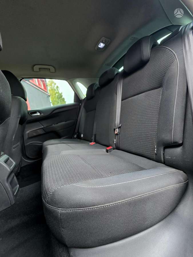 Citroen C4, 1.2 l., hatchback