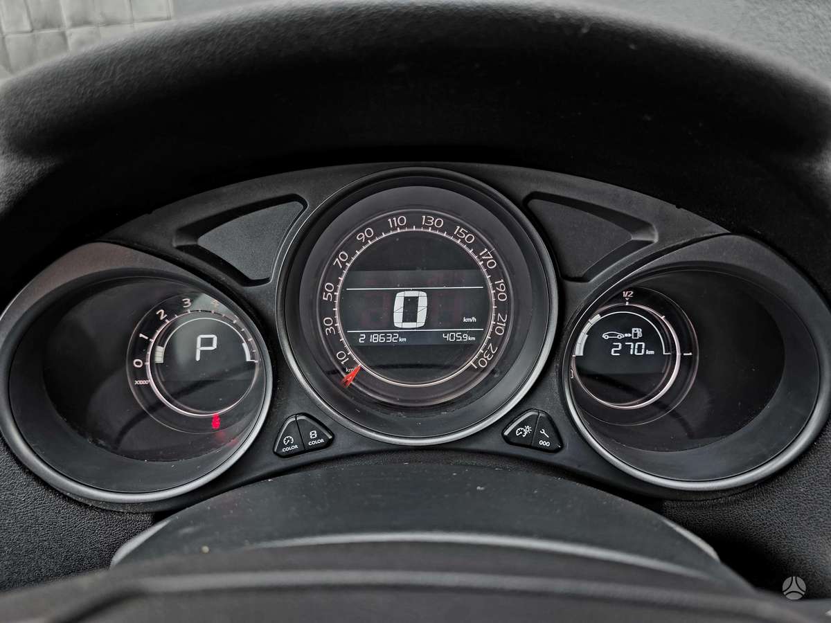 Citroen C4, 1.2 l., hatchback